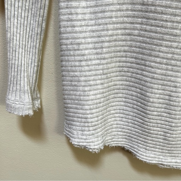 Free People ~Gray Lover Rib Thermal Raw Hem Tunic Top in size Medium - Picture 6 of 13